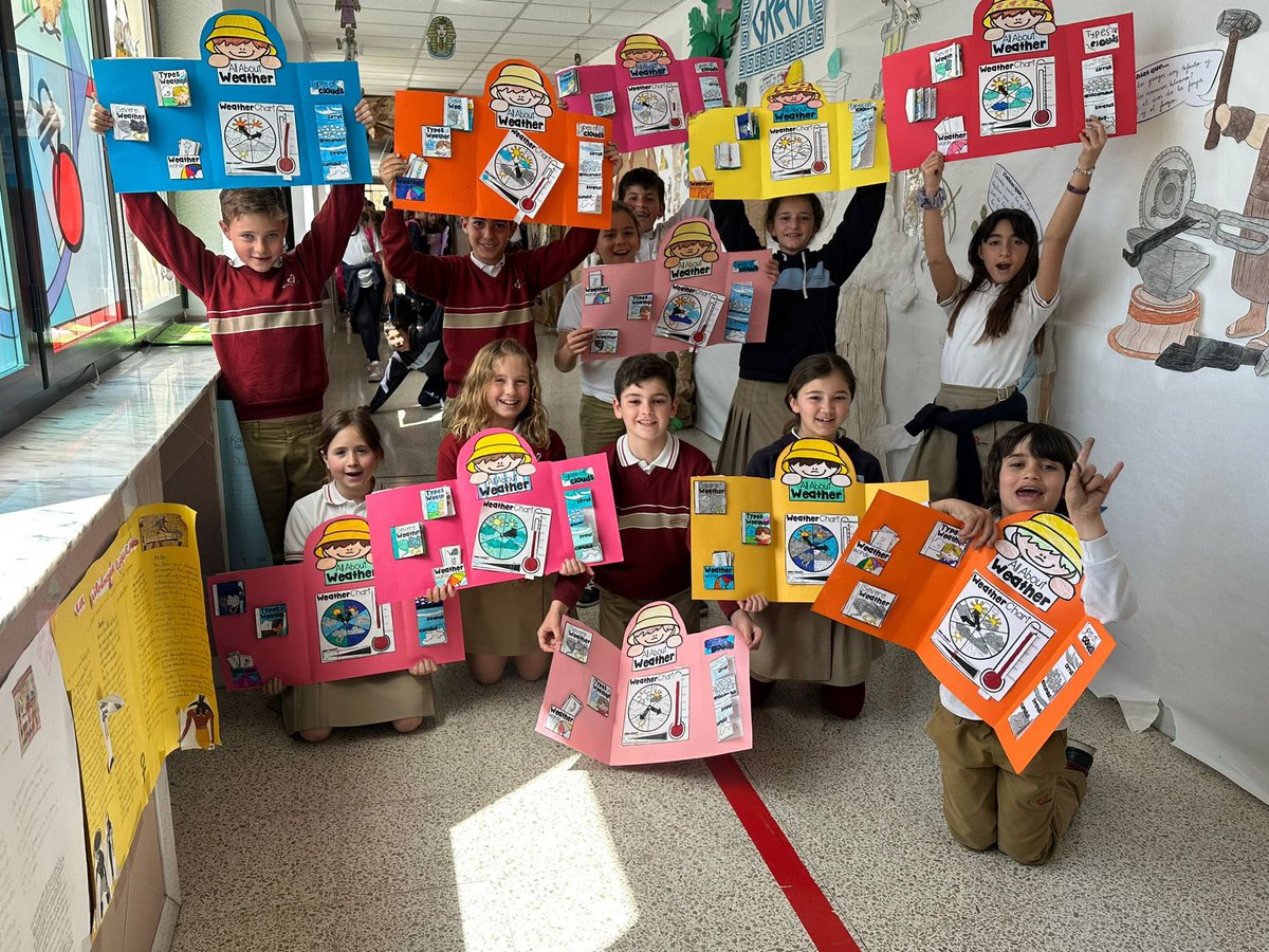 AgustinosGR's tweet photo. En 4º de Primaria han trabajado el tiempo atmosférico en Inglés y Ciencias de la Naturaleza con el libro de solapas “All About Wheather” que trata el vocabulario relativo al clima, los tipos de nubes y los tipos de clima severo.
#allaboutweather #englishisfun #juntos #together https://t.co/z0MEiLNAME