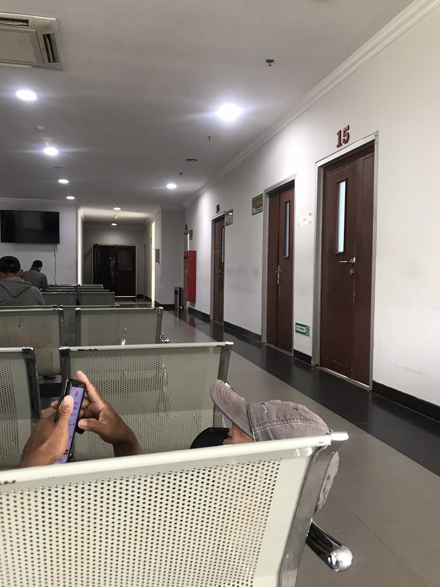 rahmaynta's tweet photo. dokter ada di poliklinik tu sebenarnya jam berapa sih? https://t.co/nRAhhmEtgq