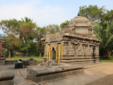 trendandhra's tweet photo. Mystery of Dharmapuri : ధర్మపురిలో అంతు చిక్కని రహస్యాలు..
#Adipurush #AlluArjun #Dasara #Dharmapuri #DharmapuriTemple #GameChanger #GodsOfDharmapuri #KeeethiSuresh #Ktr #Nani #PonniyinSelvan2 #Prabhas #TelanganaTourism
https://t.co/URpRo0U46y https://t.co/aQNfcv9omy
