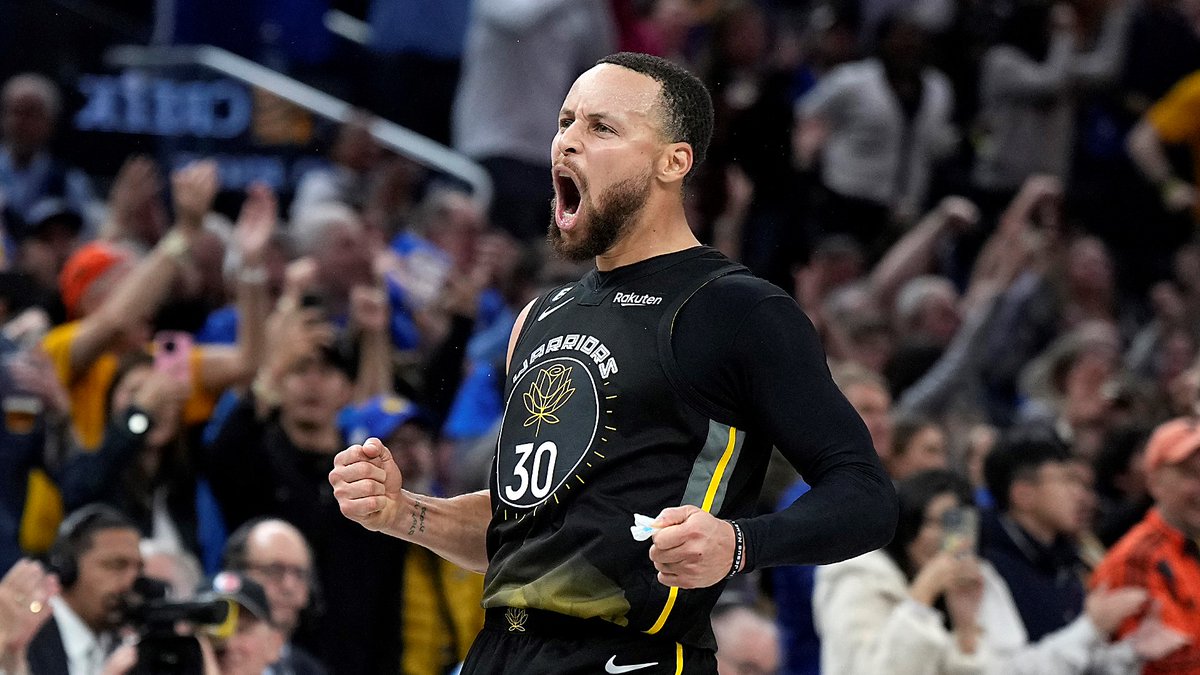 LOS GOLDEN STATE WARRIORS SON HORRIBLES PERO TIENEN AL MEJOR JUGADOR DEL MUNDO Y AL NIÑO MARAVILLA.

DRAYMOND SE INVENTÓ UN VILLANO PORQUE NO TENÍA MOTIVACIÓN Y LOS PASÓ POR ARRIBA.

40-37, 6° DEL OESTE Y GANÓ EL EQUIPO GRANDE CARAJOO🫶🏼💛