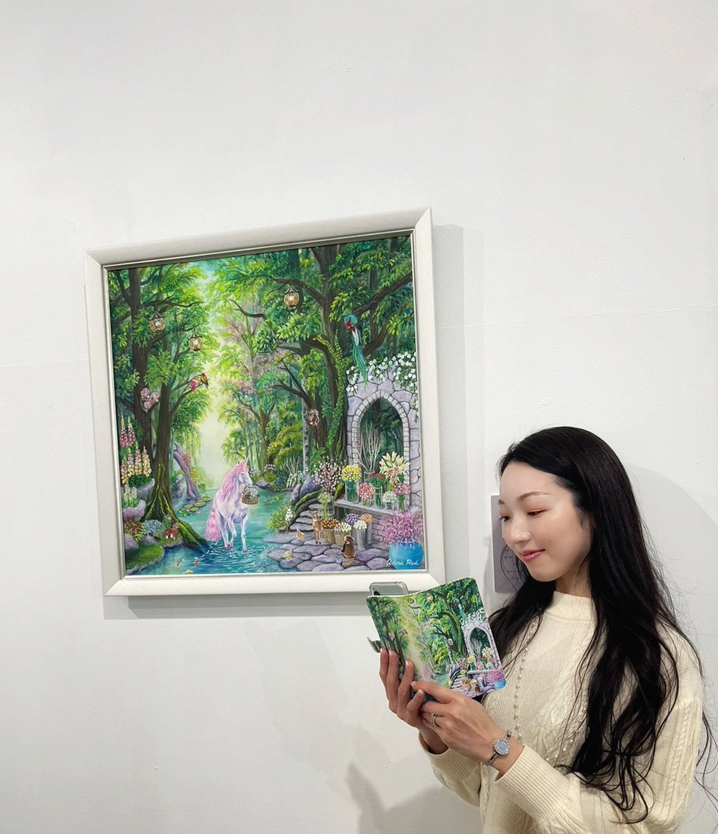 YumikoYagioka's tweet photo. Instagram更新しました→　https://t.co/tVTq32ixx3
アーティストのお友達ANNAREDの個展Fantasy10にて。お気に入りの作品と共に✨
花屋のユニコーン　Florist
作品のストーリー個展のメインビジュアルに選んだストーリーもとっても素敵です💕
@ANNAREDart
@JOANNAREDdeGO
#ANNARED #Fantasy10 https://t.co/3OUuZqe2pt