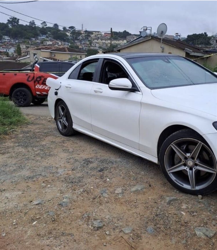 azania1023's tweet photo. [Developing]
This Mercedes was used as a gateway car by alleged AKA killers of which they dumped the car in umlazi after killing AKA.

DNA and Fingerprints found in the car led to the arrests of suspects. https://t.co/qpkGAAI84b