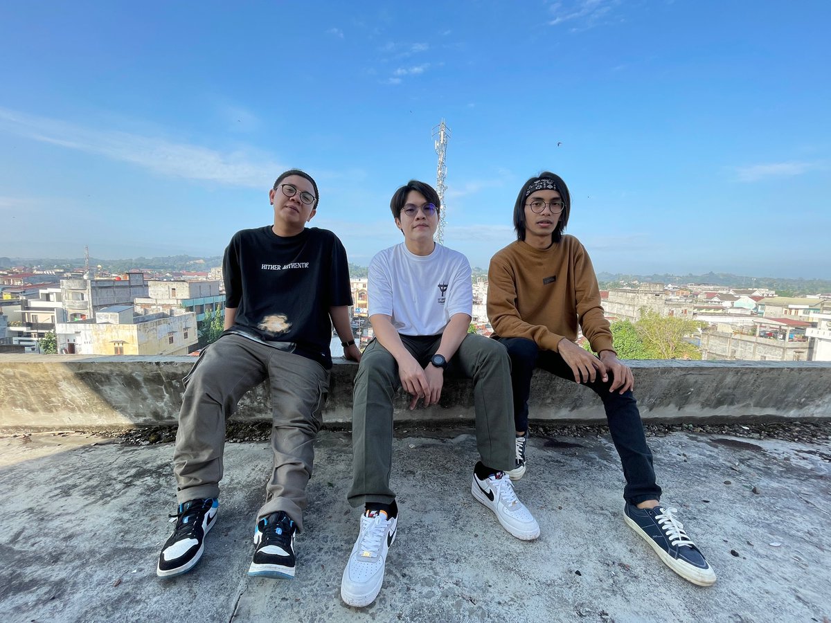 Akiramenaikara / あきらめないから(Takkan Menyerah Japanese version) is coming tomorrow night 🇯🇵🎸🎬 Be ready!