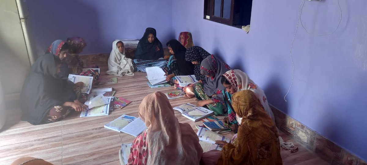 AqalJica's tweet photo. Peer learning with the help of the digital tablet provided by JICA-AQAL &amp; on board during classes at our #MiddleTech Centers nationwide. JICA-AQAL has launched the pilot program in 18 districts across Pakistan. 
#aqaljica #jicapakistan #SDG4QualityEducation https://t.co/396TBNRiTK