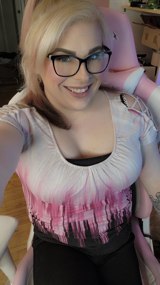 YoGirlKillz's tweet photo. 🚨LIVE NOW🚨
The code is more what you'd call guidelines than actual rules
More trash than anyone! 🗑 Come hang out and have some fun! @AutoFullGlobal #SeaOfThieves #deadbydaylight #TrashAF #fortnite #transgender #LGBT #LGBTQIA https://t.co/oFKWquAqU7 https://t.co/u3wkjlpm2s