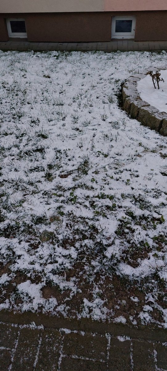 kasiiaa_m's tweet image. From sun to rain to snow-Polish weather knows how to surprise🤯🤯🤯 #Poland #polishweather #snowinmarch #March