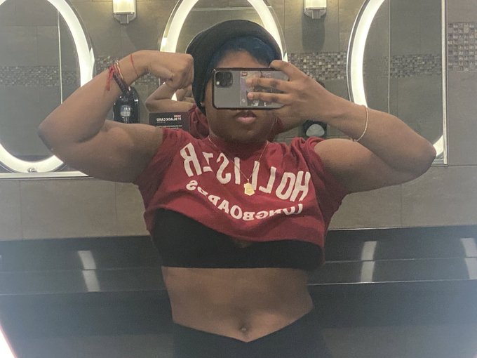 Gym update. Gains coming in nicely, abs are a bit slow but they&rsquo;re loading. https://t.co/mYcLsXu0m2