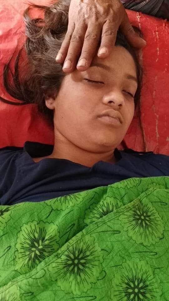 HinduVoice_in's tweet image. News from #Jessore district of #Bangladesh
Minor Hindu girl Ani Roy(13) did suicide.She was victim of regular eve-teasing at Jhikorgachha Badruddin Muslim HS School. After this, local Hindus in large numbers protested, blocked Jessore-Benapol Highway demanding arrest of culprits.