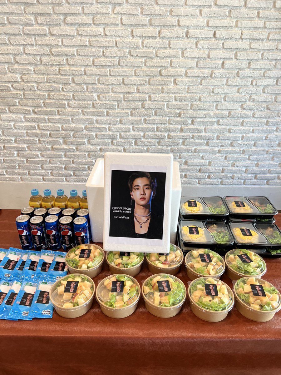PERTHGALAXY_'s tweet image. Food Support 🍒จากหม่าม๊ามด
น้องเพิร์ธออกกองสองเดือดคิวปิดกล้อง

- ข้าวกระเพรากุ้ง ไข่ข้น 🍳 10เซ็ต 
- สลัดผลไม้ 🍏🍎 10 เซ็ต 
- แป็ปซี่ 10 กระป๋อง 
- เก็กฮวยอิชิตัน 5 
- ผ้าเย็น15 ผืน 

ปิดกล้องแล้ว เต็มที่นะลูก 
รอชมคุณปวินท์อยู่นะครับ 🫶🏻🖤

#KDPPE
#PerthTanapon
#DoubleSavage