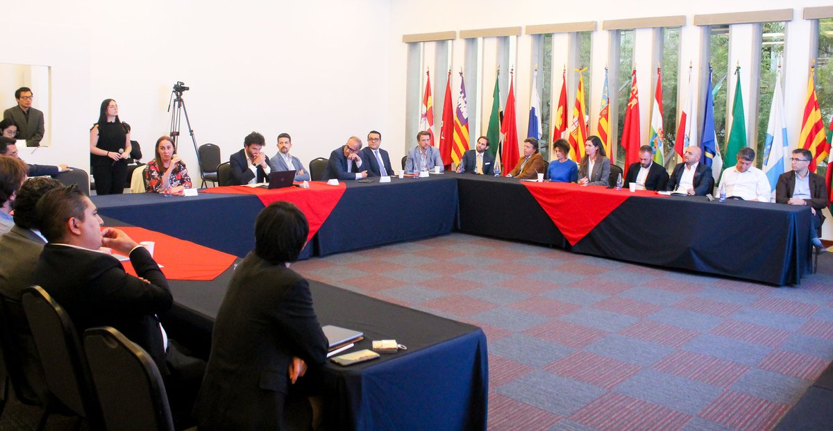 camescommx's tweet photo. La #Camescom fungió como sede para la presentación del informe de la inversión española en Iberoamérica por parte de Juan Carlos Martínez Lázaro, profesor de economía de @IEuniversity 

#InversiónEspañola #SocioCamescom https://t.co/t3mj9aLDIV