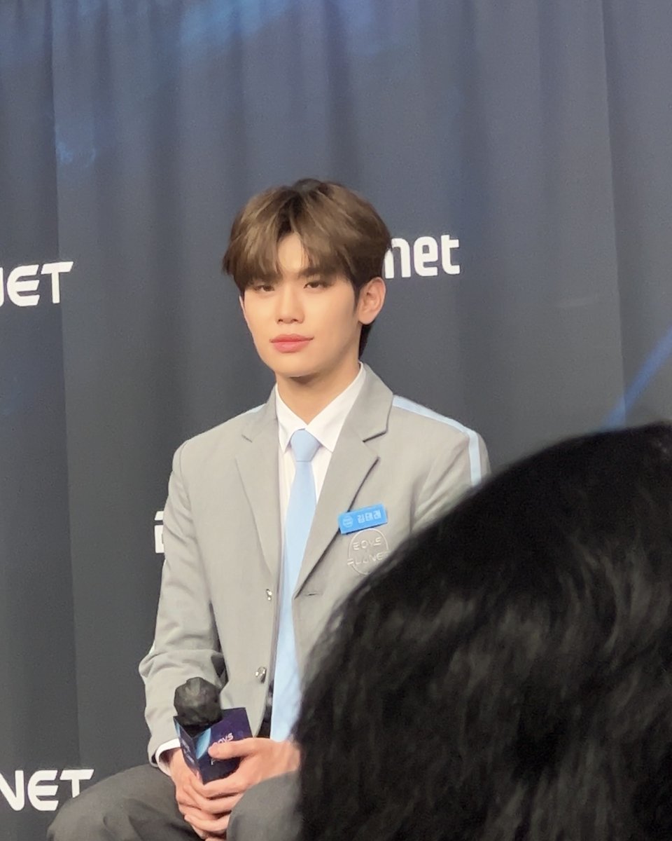 CelebConfirmed's tweet photo. Q: You guys must have got closer living together. Can you introduce each others?

Kim Tae-rae: Han-bin can look cold but he is full of aegyo and he is actually very friendly. As Star Creators will know, Han-bin's leadership skills are very excellent and I am counting on him too. https://t.co/ZhNa1g6PeL