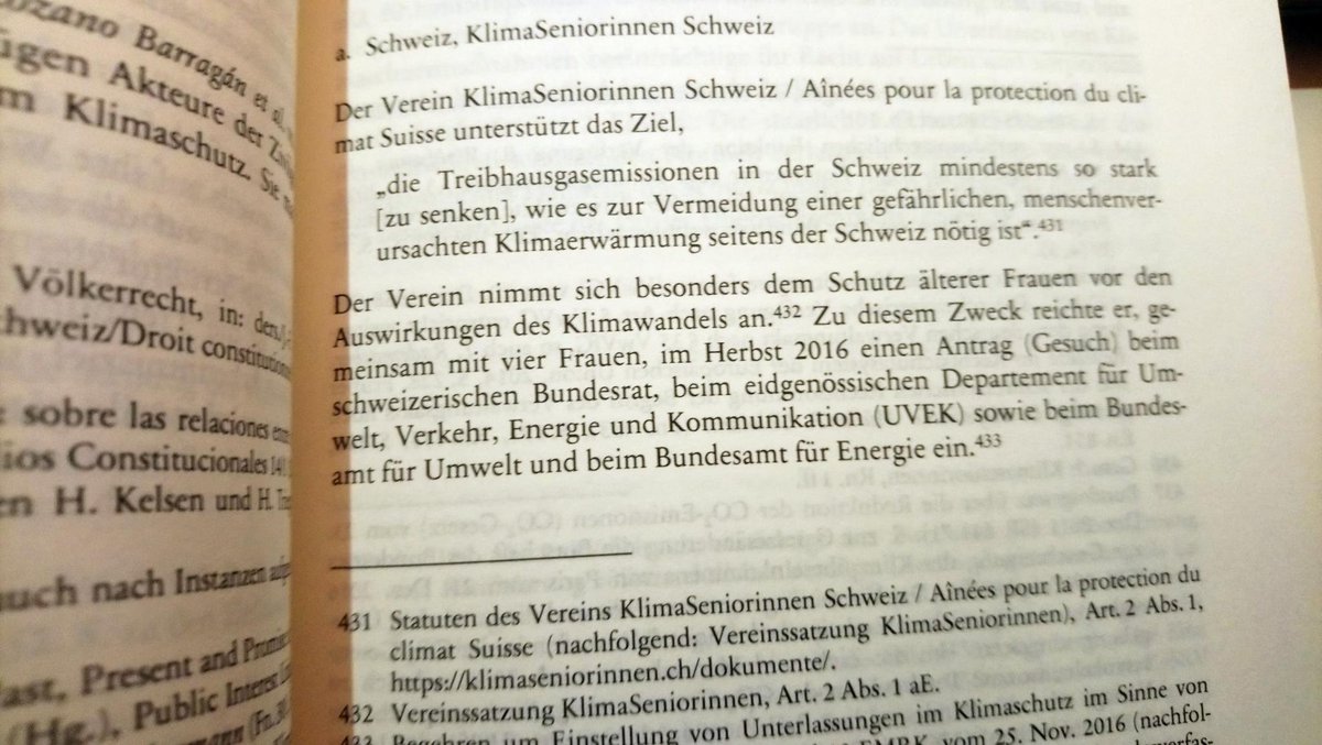 I have written about the #Klimaseniorinnen Case @KlimaSeniorin in my book.
While this one was about the role of domestic courts in #climatelaw, ▶️today it's @ECHR_CEDH !