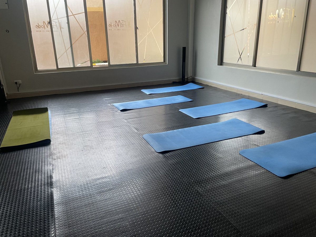 Okurutge's tweet photo. Goodmorning people.
Itโs time for yoga ๐งโโ๏ธ before you start your day or work.
#yoga #yogainspiration #yogapractice #swingdanceuganda #communitydevelopment https://t.co/NJ9qZaJDhN