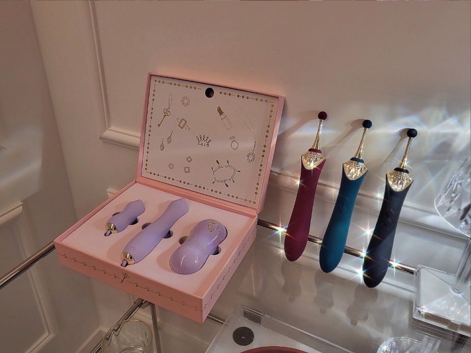 원하는 잘로를 선택할수 있대요✨

이벤트 참여방법 : 

리트윗 한번, 인용RT한번, 멘션한번 작성하시면 당첨 확률이 더 높아져요!!🙏🏻💛