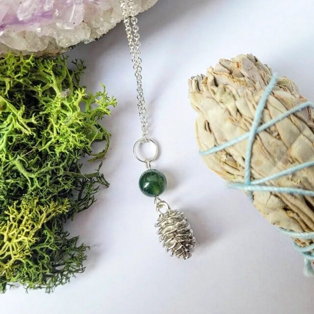 Moss Agate refreshes the soul and enables you to see beauty in all you behold. It attracts abundance in wealth and improves self-esteem.

etsy.com/uk/shop/crysta…
#MHHSBD #EarlyBiz #BreakTimeHour #elevenseshour #BizHour