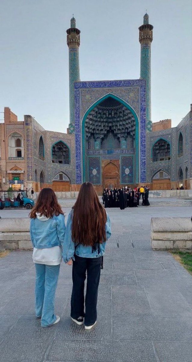 ZianAzadi's tweet photo. #WomanLifeFreedom #MahsaAmini
Iranian’s are establishing their new life like these ladies by practicing everyday!
#ShahMosque https://t.co/4YLIuhBZ7K