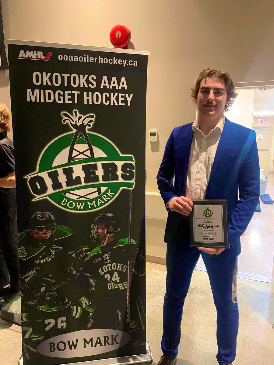 endall72's tweet photo. Nice way to close out your minor hockey career! Great group of players along with great coaches! Proud of you Kid! @TyEndall31 @BowMarkOilers @IceExposure @Calgary_Canucks @EvoGoalie https://t.co/zLuPnmA4Fp