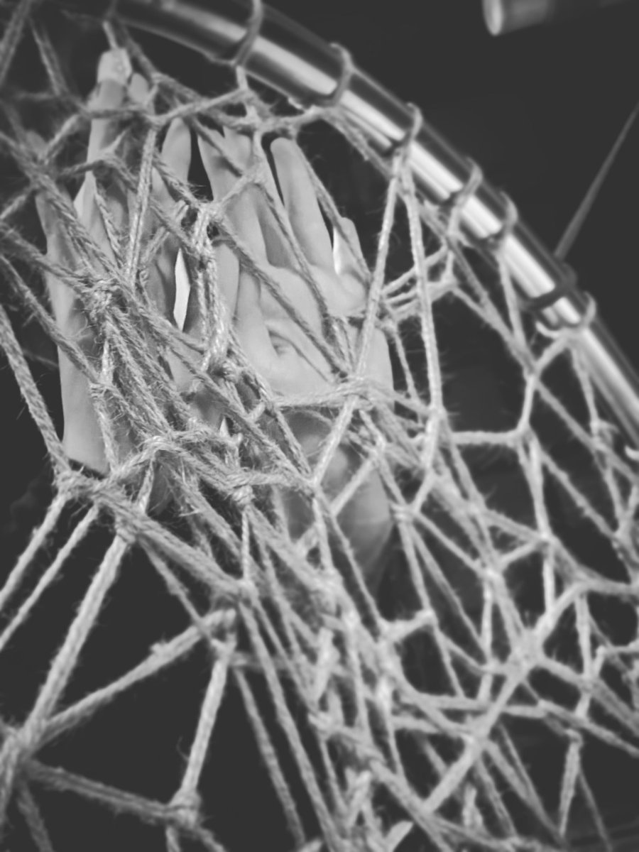 Private lesson on webbing
For two days we discussed the structure and elements of a web, how to add depth and weight, and how to infuse emotion and energy into the web through pathing. 
Student work. Photography by me.