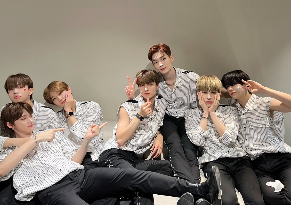 dieUb_tch's tweet photo. can't auto translate. . but seems @DRIPPIN @weareDRIPPIN will be meeting INDONESIAN #DREAMINS!
#드리핀 #DRIPPIN #이협 #황윤성 #주창욱 #김동윤 #김민서 #차준호 #ALEX
#SEVEN_SINS is COMINGS!! https://t.co/7hQezkrexG