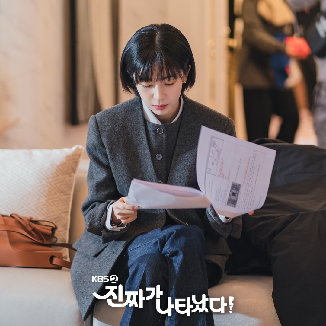k_dramaindo_'s tweet photo. KBS #TheRealOneHasAppeared behind the scene cuts : #BaekJinHee  #AhnJaeHyun https://t.co/E6bMbv72rs