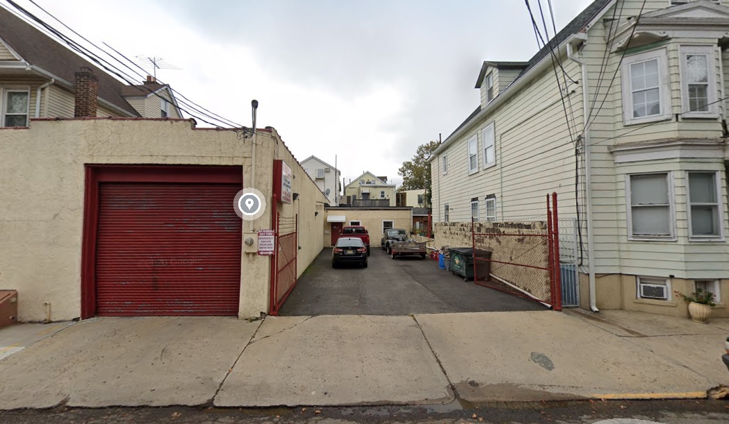 realtrade's tweet photo. Development Deal- Plans for 15 Unit Building Approved! $1,650,000.00 -> https://t.co/wfXIMBSoJq https://t.co/cUsyybTeJW