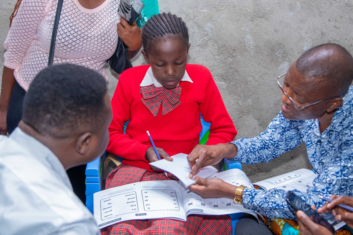 Participants of the @palnetworkHQ  #PolicyDialogue convening administer the #ICAN2022 tool at a field visit to Machakos County in Kenya to assess children's foundational reading and numeracy with an aim to provide an understanding of the #FLN landscape.  #EvidenceForLearning #FLN