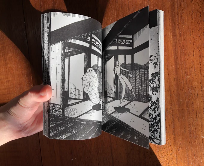 亡くなったおじいちゃんが出てくる夢を描いた104枚の連作を一冊にまとめました。オンラインストアでご購入いただけます 