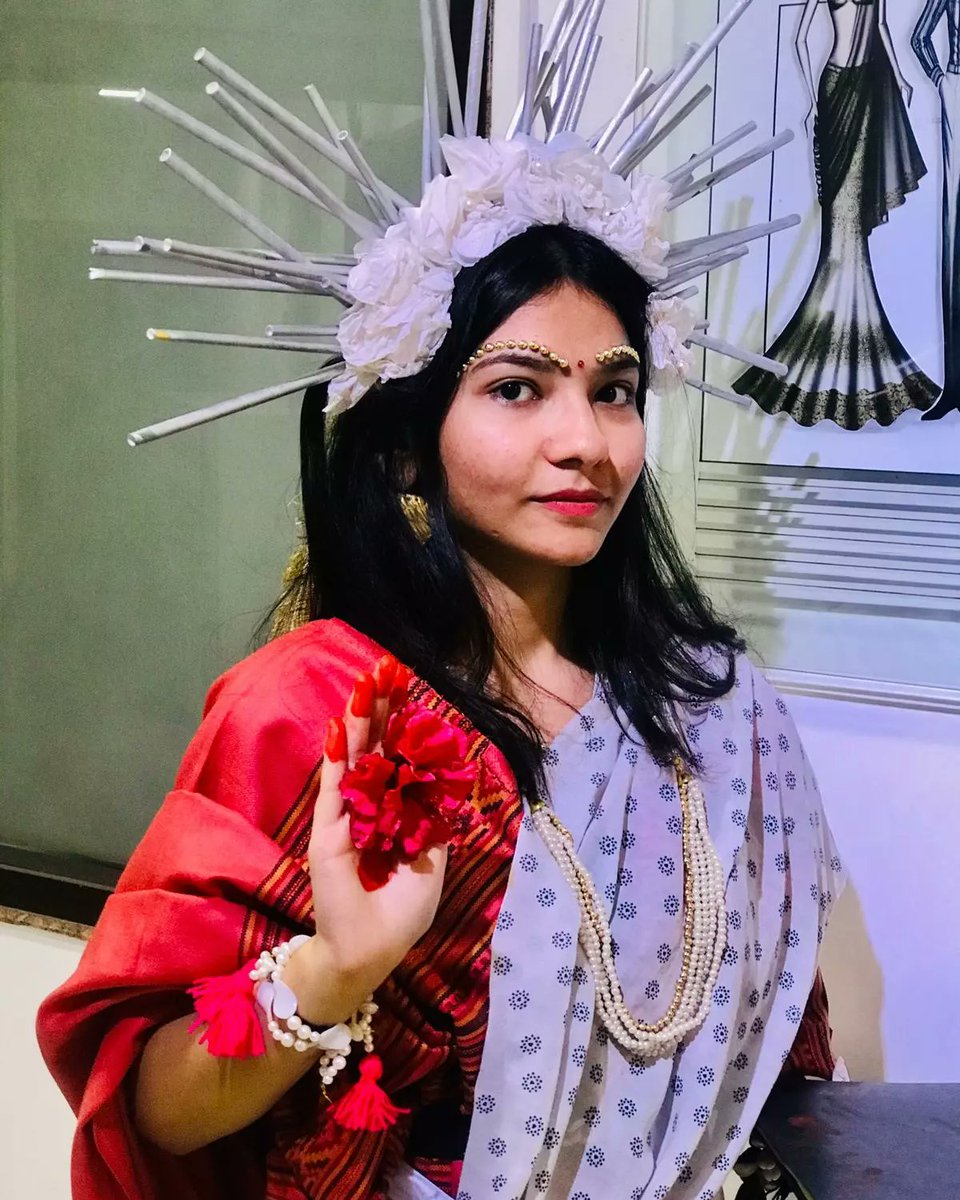 gkftii's tweet photo. At GKFTII, we believe that learning is not just limited to books. Our students are constantly encouraged to think outside the box and push their creative boundaries. This styling challenge was a perfect example of that.
#GKFTII #FashionStudents #StylingWorkshop https://t.co/0WYvh5UW0x