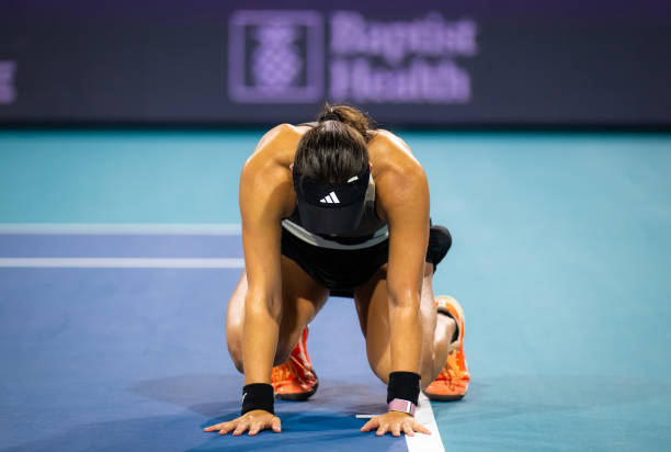 christophclarey's tweet photo. Photo of the Day (and night)

At nearly 1:30 a.m. and after two match points saved, Jessica Pegula gets the W

📸 Robert Prange https://t.co/WOOpAn81a2