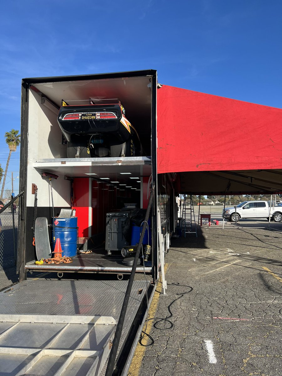 DrDonFuq's tweet photo. Bringing them in hot today! @bill_windham and the Shakedown Nitro Funnycar checking in this afternoon! #DHR https://t.co/A9iSvG5Spk