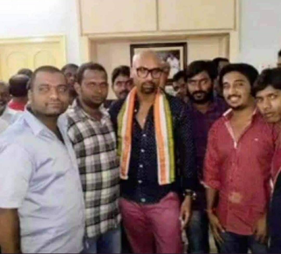 ManoharKolakani's tweet image. నాడు కాంగ్రెస్ లో సూట్కేసులు మోసినోడు 
నేడు బీజేపీ కట్టర్ అంటుండు😄

#FakeMP

@RaoKavitha @RajithaReddyBRS @RajeevSagarM