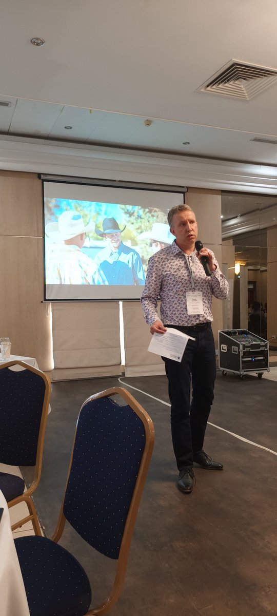 ViragZsar's tweet photo. @KantersEdwin is talking about the up- and down-sides of belonging to a tribe and a #community of #professionals. At the end we will learn why #RMAs dance at the @BestPracEU @EARMAorg thematic group meeting.
#researchsupport #researchmanagement https://t.co/tFLwS0UtFI