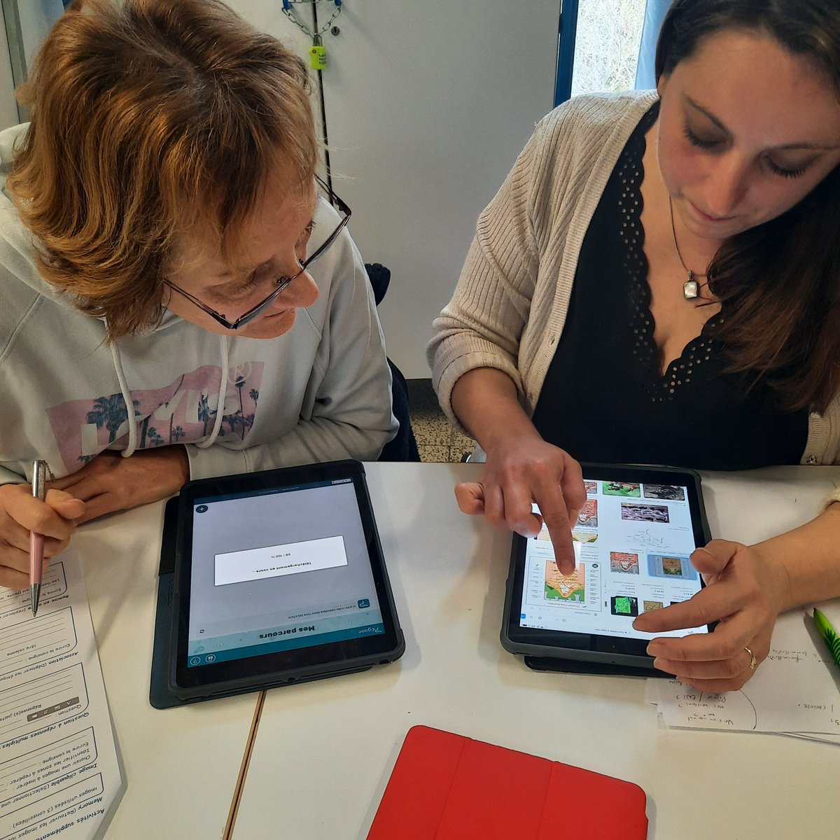 StephMariani's tweet photo. Formation sur le réseau des écoles innovantes Castel Joli/La Millière, comment construire un jeu de piste numérique ? #Pegaselab #Canopé #Marseilleengrand https://t.co/WXPvYIgEVU