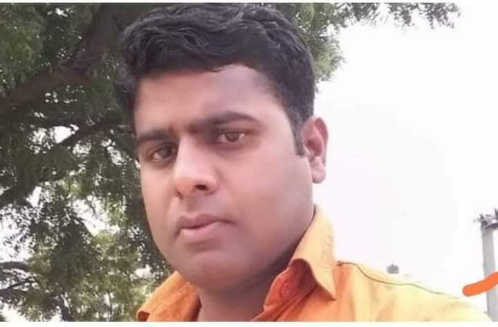 yadavpooja_26's tweet photo. बहुत ही दुखद

पुष्पेंद्र यादव (करगुआ ) फर्जी एनकाउंटर मामले मे पुष्पेंद्र यादव की पत्नी  शिवांगी यादव ने न्याय न मिलने से आहत होकर फांसी लगाकर जान दे दी ! https://t.co/F5Mgwd1feg