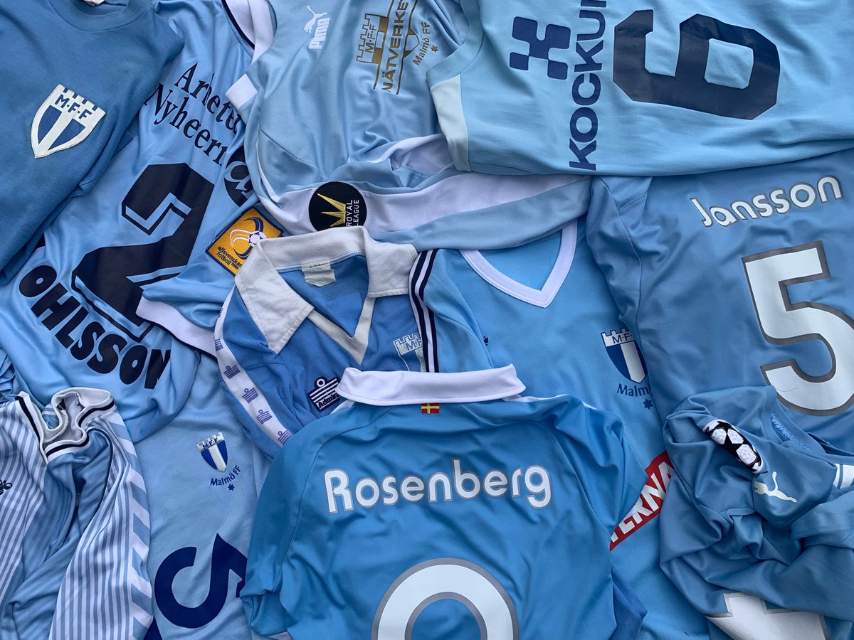 Vi stödjer <a href="/barncancerfond/">Barncancerfonden</a>'s #fotbollströjefredag! 

På fredag skänker vi 10% av all försäljning. 

Köper ni "I det vita och det blå" skänker <a href="/memorylaneab/">memorylaneab</a> ytterligare 50kr.

Behöver du matchtröja? Vi auktionerar ut tröjor! Se tradera.com/profile/items/…