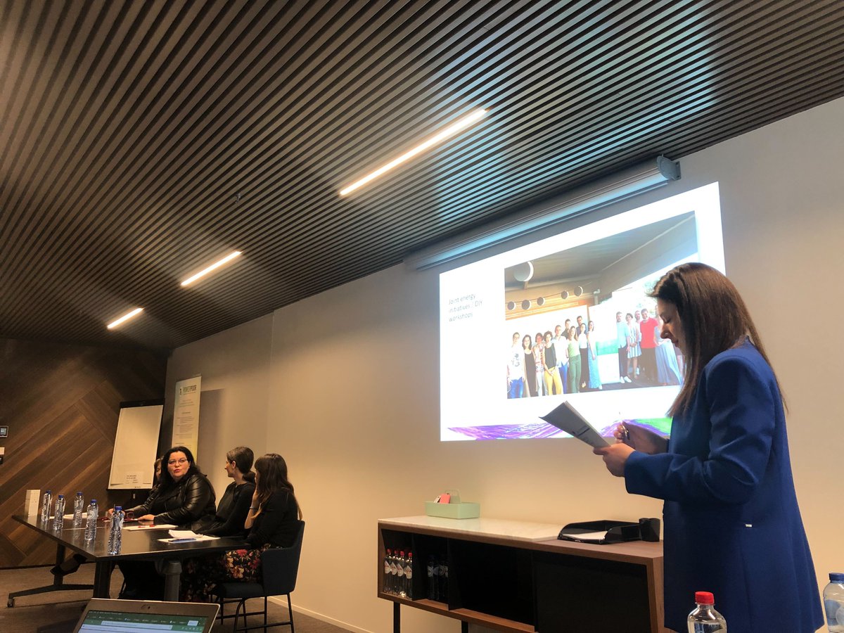 POWERPOOR_EU's tweet photo. @alicecorovessi is explaining, as part of a panel discussion, what becoming #prosumer should mean.

It is part of the solution for alleviating #energypoverty, but first people need to learn how to be #energyefficient.🔋 https://t.co/FqRA1FR3ro