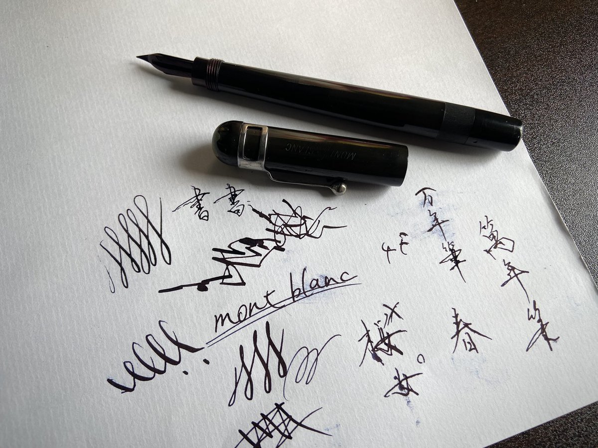 x0o0x_amase's tweet photo. 少し前に購入しました。
オールドモンブラン

montblanc  4F
にょきっと出てくるニブが可愛いです。 https://t.co/PzClhdjKnr