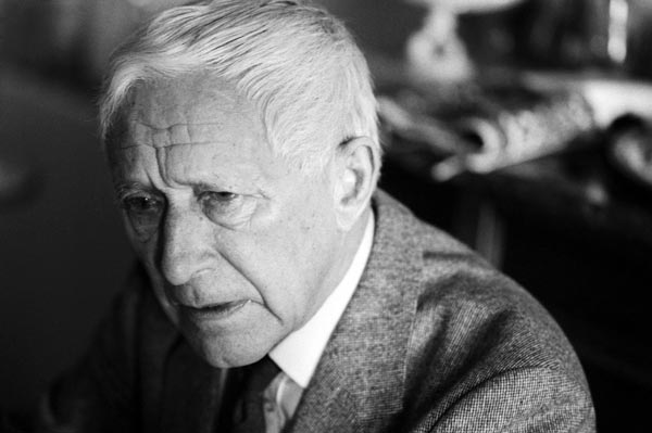 mariobianchi18's tweet photo. Il #29marzo 1895 nasceva #ErnstJunger. Scrittore complesso, aristocratico anarchico, profetizzava una catastrofe della società, dalla quale poteva salvarsi solo l'individuo in responsabile fuga verso l'interiorizzazione. Opere scritte con stile ricercato e volutamente cifrato. https://t.co/eVwxuiLsLj