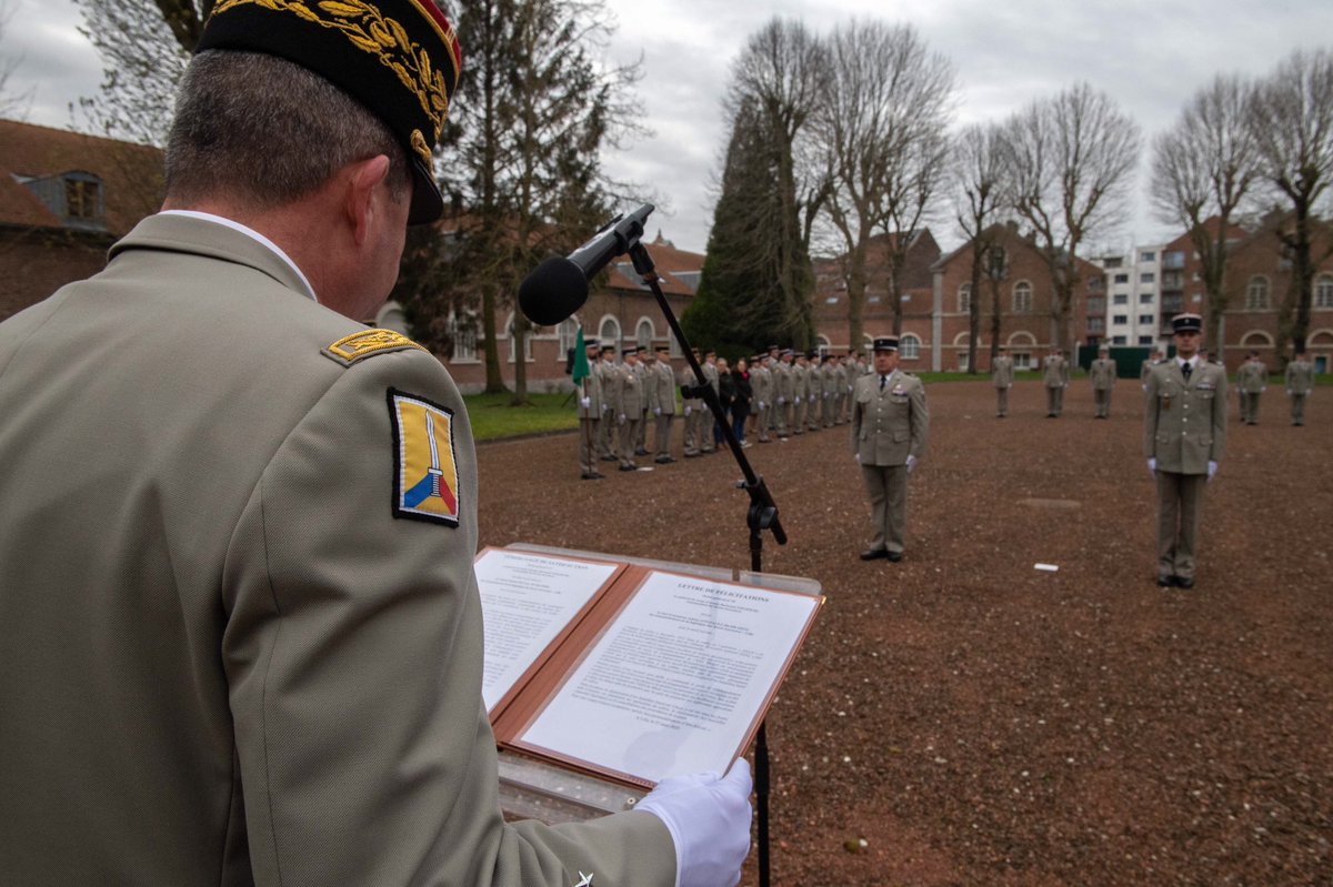 comlogterre1's tweet image. Célébration de la #FêteDuTrain hier au quartier Kléber en présence des grands commandeurs de la garnison lilloise, et mise à l’honneur de personnels du #COMLOG.
« Et par l’Empereur, vive le Train »
#CohésionDéfense #TradiMili