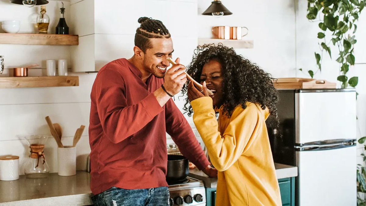 “Healthy eating is linked to a lot of short- and long-term health benefits. And home cooking can be one way to adopt healthier eating habits.” Home-Cooking Is Good for your Health — and your Soul | @EverydayHealth buff.ly/3IV4S6j #Cooking #SelfCare #MentalHealth