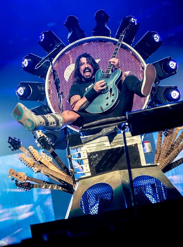 chef_munoz's tweet photo. @foofighters with broken foot, Dave Grohl, he never fails us 🤘
Recordando, a un año de  de la pérdida de @taylorhawkins 
#myherofoofighters https://t.co/xkGwuVi8ed