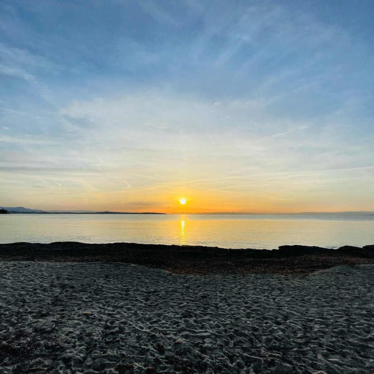 HotelAlexandre3's tweet photo. Bon Jour.
#bonjour #goodday #morning #instamorning #imlovingit #cotedazurfrance #sunrise #earlybird #mediterranean #sunlight #firstsunrays #fresh #Cannes #alwaysfresh #visitCannes #spring2023 #printemps #Cannes2023 https://t.co/nZ49Mkxkpj