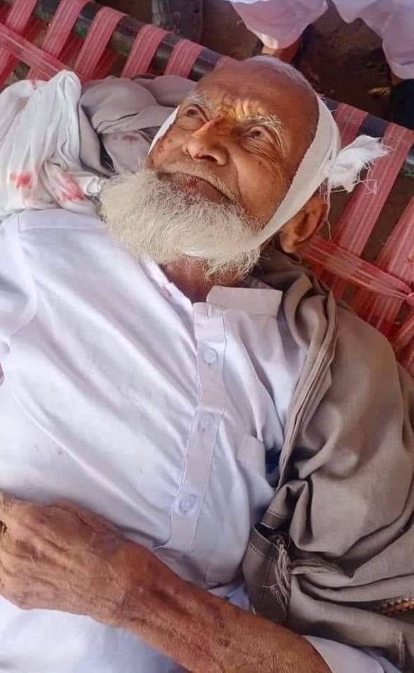 Ammarysaggu's tweet photo. توں کی جانیں یار فریدا
روٹی بندہ کھا جاندی اے 
بابا جی کی کھلی آنکھیں ہم سب سے سوال کر رہی ہیں 😢 میرا گناہ کیا تھا
💔 https://t.co/t7Iboj6kv7