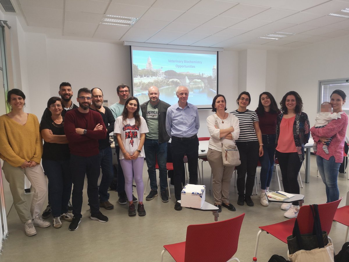 Interlab_UMU's tweet photo. Una mañana en #InterLab_UMU de
#brainstorming - cuando nacen #ideas nuevas💡👏
... Y se conocen nuevos miembros 👶🥰 https://t.co/AAZNUVKokK