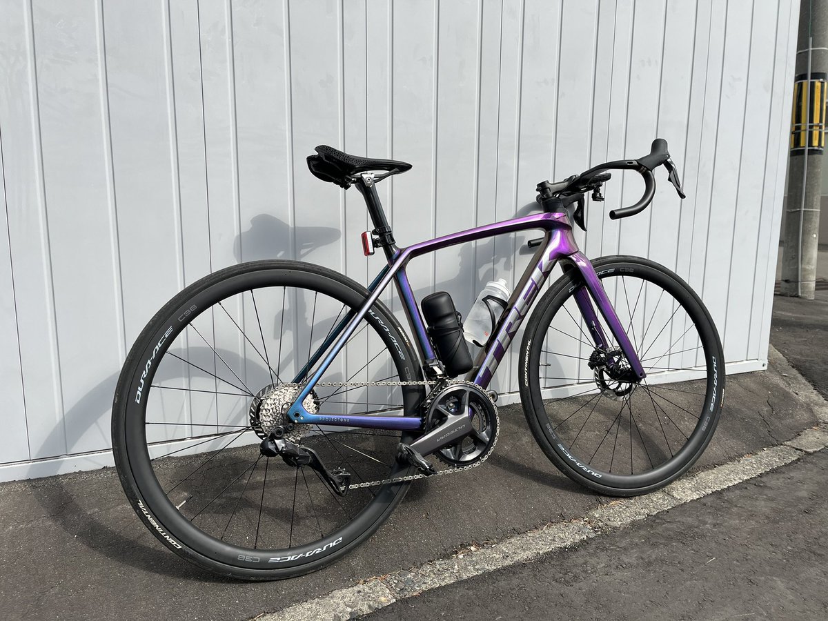 MY NEW GEAR

TREK EMONDA SLR  PROJECTONE

最初から理想形のバイクにするため、初のバラ完でオーダー。
7カ月待ちで納車となり、本日仲間とのグループライドでシェイクダウン。

自分のスキルにはオーバースペックなバイクですが、大事に使って長く乗りたいと思います。