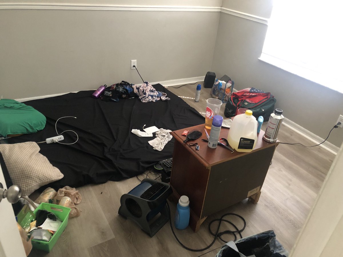 AmericasGoddess's tweet photo. 🛫Starting from the bottom sometimes means going from sleeping in a tent and getting harrassed by cops with trespassing warrants to crashing on the floor of your furry friend’s place paying by the week.✈️ #EndofaChapter #NorasArk https://t.co/m9BgeOUhYR
