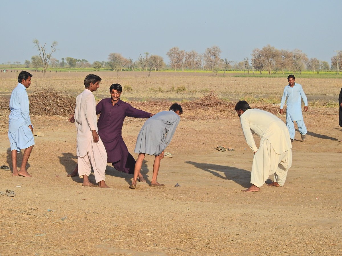 mmatalpur's tweet photo. #WanjhWathi or #RunningTheGauntlet
This is a game played in Sindh.
There are 11players on each side.
The ground is divided into 11 Sections with corridors for the Defenders to stand in and deter the attackers.
The Attackers have to enter and then Run the Gauntlet of the
1/3 https://t.co/RCBbhNGScD