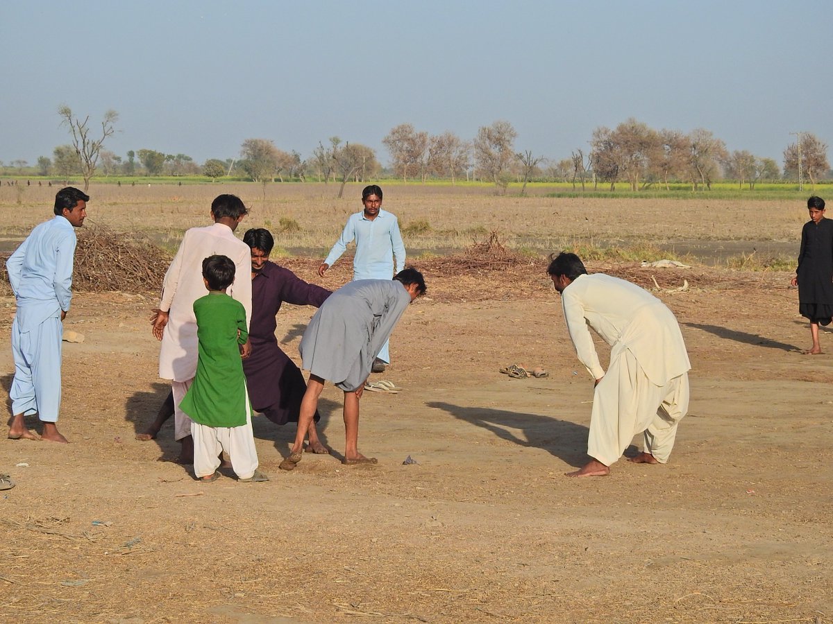 mmatalpur's tweet photo. #WanjhWathi or #RunningTheGauntlet
This is a game played in Sindh.
There are 11players on each side.
The ground is divided into 11 Sections with corridors for the Defenders to stand in and deter the attackers.
The Attackers have to enter and then Run the Gauntlet of the
1/3 https://t.co/RCBbhNGScD