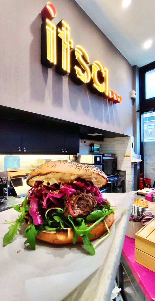 Now that's a special bagel!!! For a limited time only, we have an Asian Pulled Beef Bagel with Rainbow Slaw, Hoisin Aioli &amp; Rocket! 🥯
Itsa cracker!!! 🧨
At Arnotts - while stocks last! So keep it secret!🤫