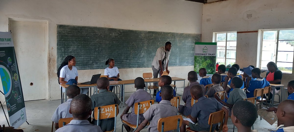 hut_green's tweet image. With @MatoposRotaract  we visited Mazhayimbe Primary and Bhazha Secondary in Matopo for  career guidance . In line with the #greeneconomy, it is crucial to build the interest and skills of young people in #greenskills and a wide avenues  of #sustainableliving